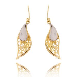 Kobieca biżuteria podkreślająca naturalny blask kamieni.