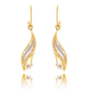 Stylowe kolczyki wykonane z wysokiej jakości złota.