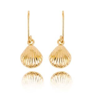 Złote kolczyki łączące elegancję i nowoczesny design.