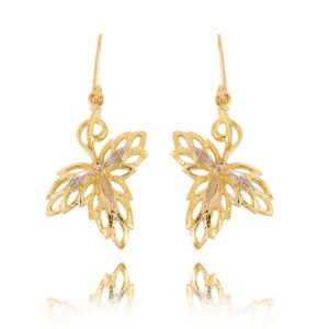 Eleganckie kolczyki ze złota z subtelnym blaskiem kamieni.