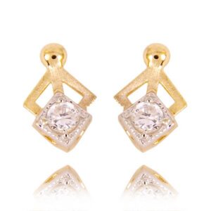 Stylowe kolczyki wykonane z wysokiej jakości złota.