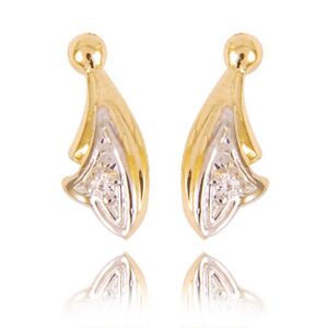 Stylowe kolczyki wykonane z wysokiej jakości złota.