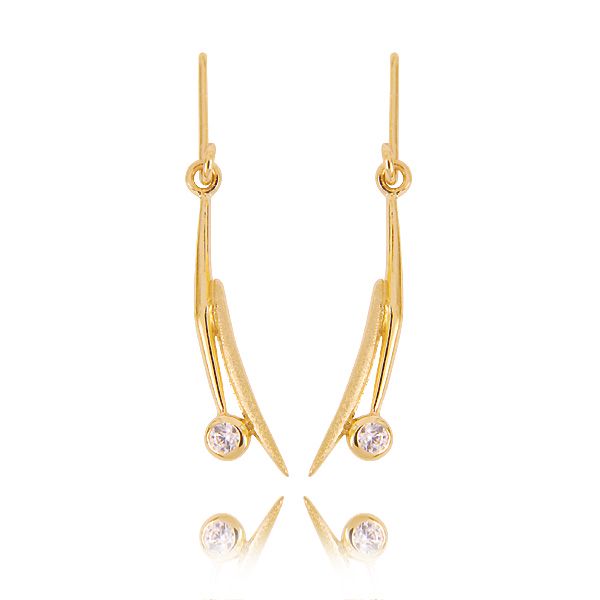 Uniwersalne kolczyki złote o eleganckim wykończeniu.