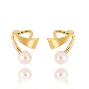 Złote kolczyki o klasycznej i ponadczasowej formie.