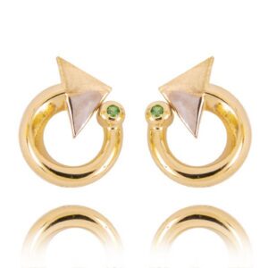 Złote kolczyki o klasycznej i ponadczasowej formie.