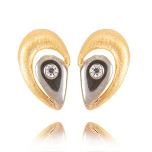 Klasyczne kolczyki ze złota z dekoracyjnym kamieniem.