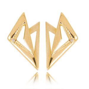 Złote kolczyki o klasycznej i ponadczasowej formie.