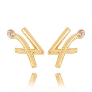 Eleganckie kolczyki ze złota z subtelnym blaskiem kamieni.
