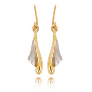 Klasyczne kolczyki ze złota z dekoracyjnym kamieniem.