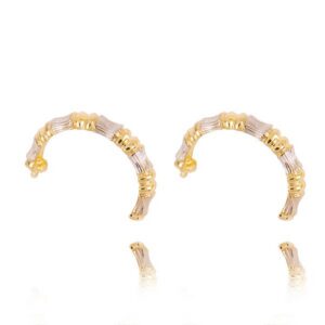 Złote kolczyki o klasycznej i ponadczasowej formie.