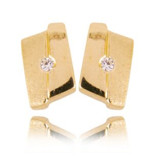 Kobieca biżuteria podkreślająca naturalny blask kamieni.