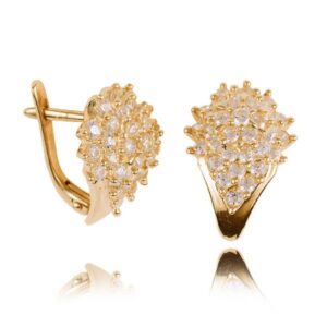 Eleganckie kolczyki ze złota z subtelnym blaskiem kamieni.