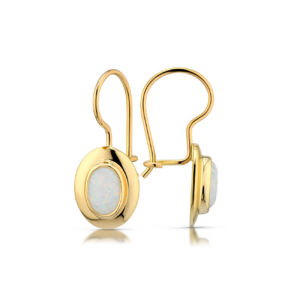 Stylowe kolczyki wykonane z wysokiej jakości złota.