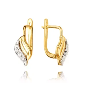 Złote kolczyki o klasycznej i ponadczasowej formie.