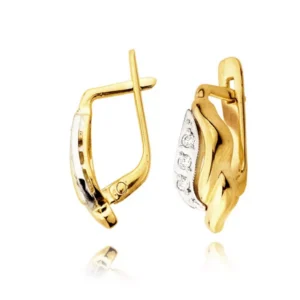 Złote kolczyki łączące elegancję i nowoczesny design.