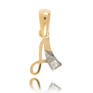 Złoty inicjał o eleganckim wykończeniu.