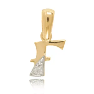 Złoty inicjał wykonany według preferencji klienta.