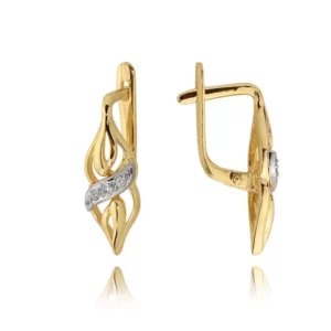 Złote kolczyki o klasycznej i ponadczasowej formie.