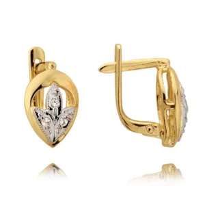 Złote kolczyki o klasycznej i ponadczasowej formie.