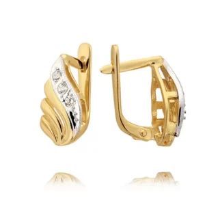 Złote kolczyki o klasycznej i ponadczasowej formie.