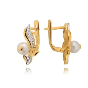 Złote kolczyki o klasycznej i ponadczasowej formie.