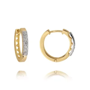 Złote kolczyki o klasycznej i ponadczasowej formie.