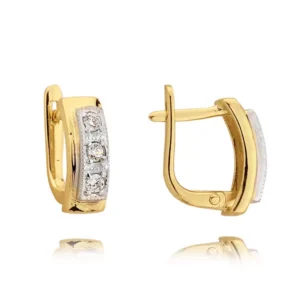 Eleganckie kolczyki ze złota z subtelnym blaskiem kamieni.