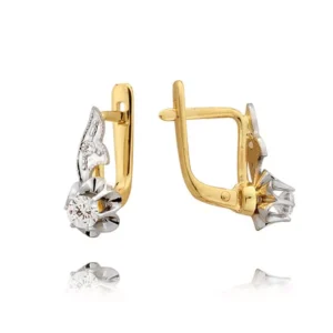 Złote kolczyki o klasycznej i ponadczasowej formie.