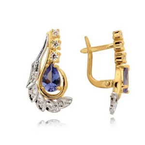 Złote kolczyki łączące elegancję i nowoczesny design.