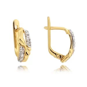 Subtelne kolczyki stworzone z myślą o komforcie noszenia.