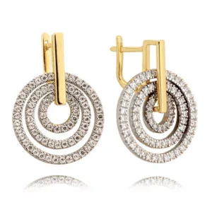 Złote kolczyki o klasycznej i ponadczasowej formie.