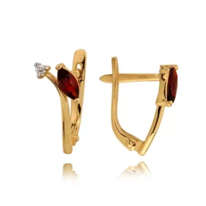 Złote kolczyki łączące elegancję i nowoczesny design.