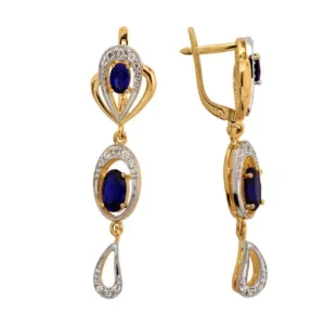 Złote kolczyki łączące elegancję i nowoczesny design.