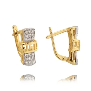 Złote kolczyki o klasycznej i ponadczasowej formie.