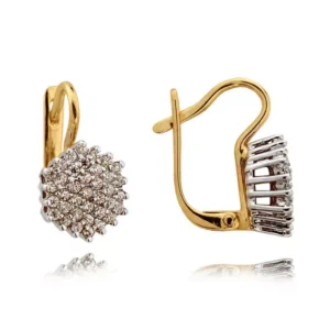 Eleganckie kolczyki ze złota z subtelnym blaskiem kamieni.