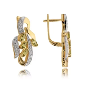 Eleganckie kolczyki ze złota z subtelnym blaskiem kamieni.