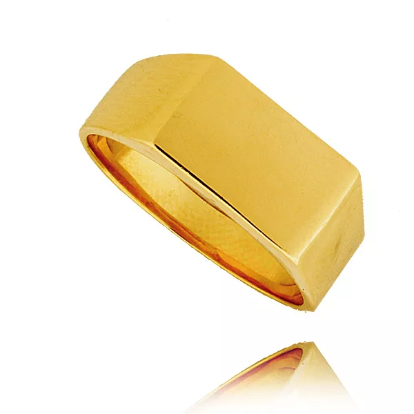 Złoty pierścionek podkreślający subtelny blask kamieni.