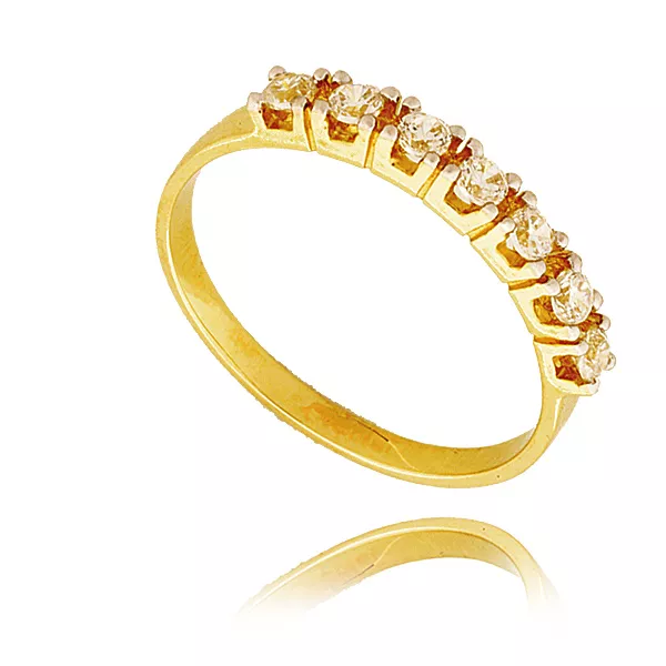 Elegancki pierścionek będący doskonałym dodatkiem do stylizacji.