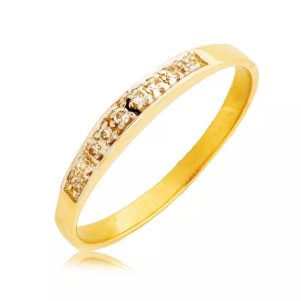 Delikatny pierścionek wykonany z wysokiej jakości złota.