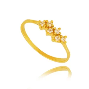 Pierścionek ze złota łączący klasykę z nowoczesnością.