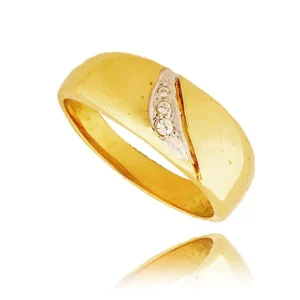 Złoty pierścionek podkreślający subtelny blask kamieni.