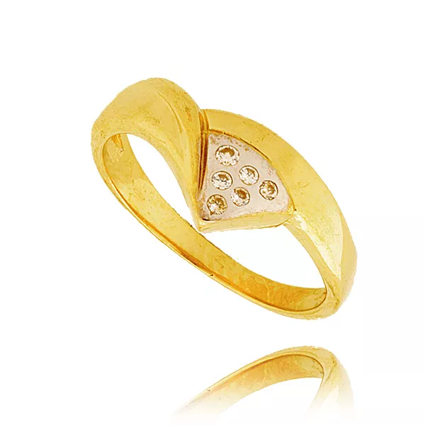 Elegancki pierścionek będący doskonałym dodatkiem do stylizacji.