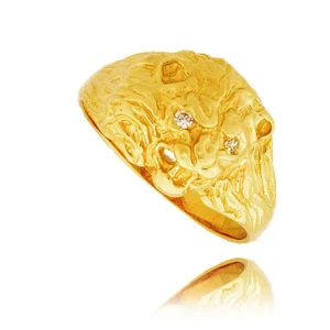 Pierścionek ze złota łączący klasykę z nowoczesnością.