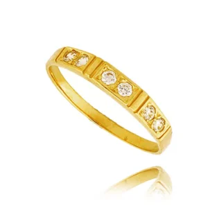 Delikatny pierścionek wykonany z wysokiej jakości złota.