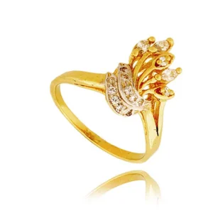 Złoty pierścionek podkreślający subtelny blask kamieni.