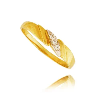 Pierścionek ze złota łączący klasykę z nowoczesnością.