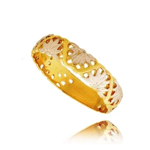 Ponadczasowy pierścionek o luksusowym wyglądzie.