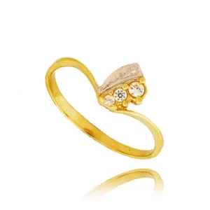 Pierścionek ze złota łączący klasykę z nowoczesnością.