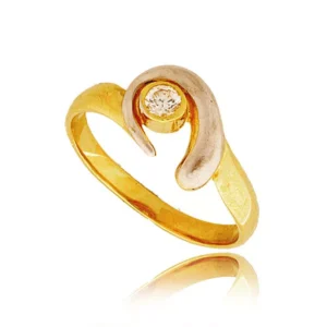 Stylowy pierścionek o eleganckiej i kobiecej formie.