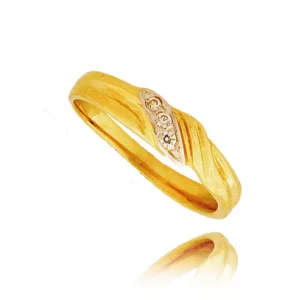 Ponadczasowy pierścionek o luksusowym wyglądzie.